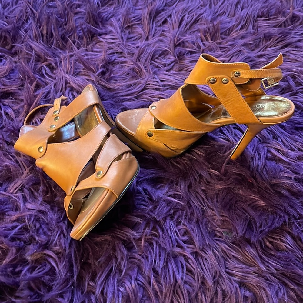 Bakers heels size 7. Good condition. Goes well with everything!